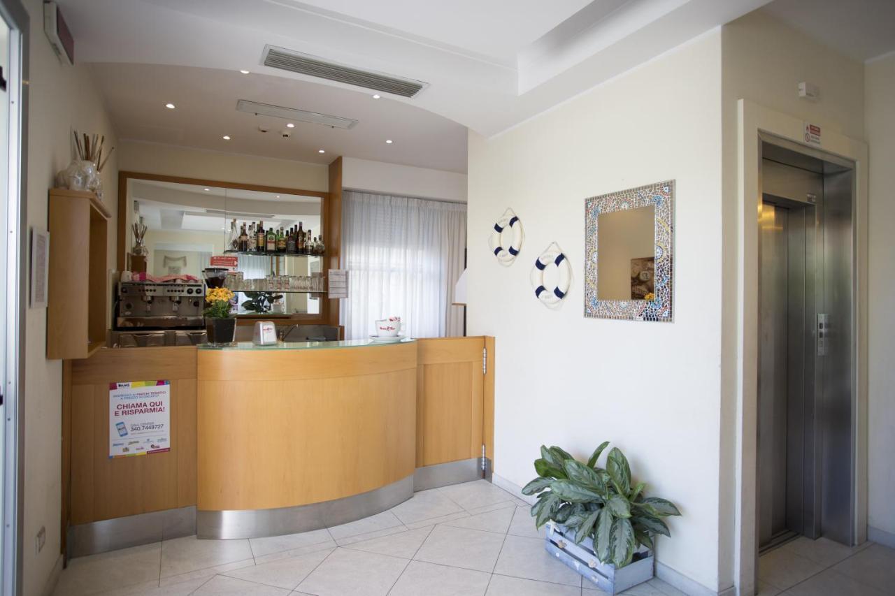 Hotel Savana Rimini Exterior foto